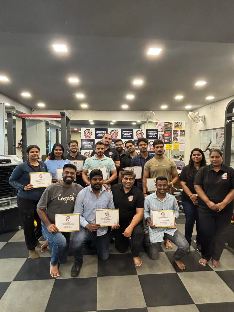 IFSI students and faculty displaying course certificates