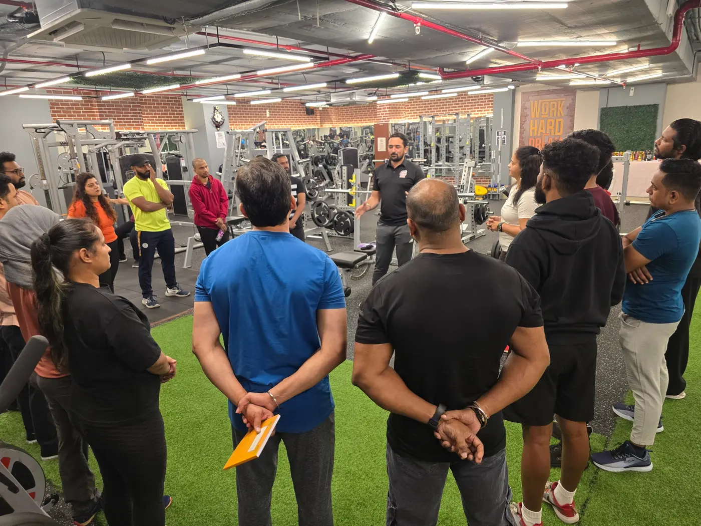Students attending an IFSI practical session inside a gym